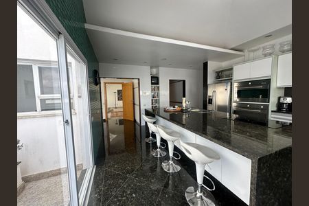 Casa de condomínio à venda com 936m², 4 quartos e 8 vagasCozinha