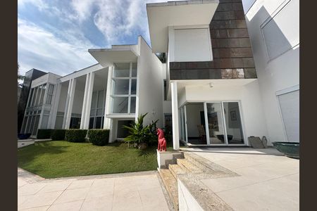 Casa de condomínio à venda com 936m², 4 quartos e 8 vagasÁrea externa