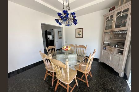Casa de condomínio à venda com 936m², 4 quartos e 8 vagasCopa
