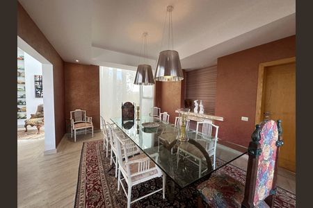 Casa de condomínio à venda com 936m², 4 quartos e 8 vagasSala de Jantar
