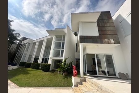 Casa de condomínio à venda com 936m², 4 quartos e 8 vagasÁrea externa