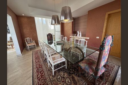 Casa de condomínio à venda com 936m², 4 quartos e 8 vagasSala de Jantar