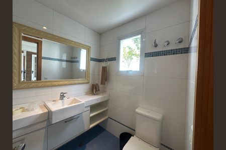 Casa de condomínio à venda com 936m², 4 quartos e 8 vagasBanheiro