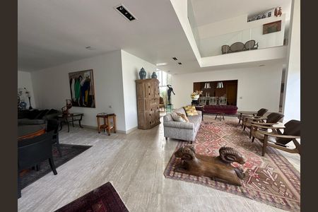 Casa de condomínio à venda com 936m², 4 quartos e 8 vagasSala