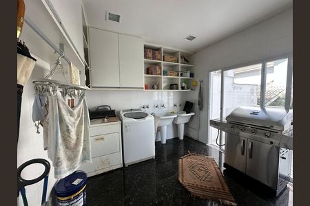 Casa de condomínio à venda com 936m², 4 quartos e 8 vagasÁrea de Serviço