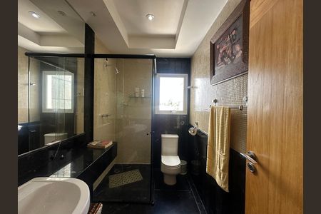 Casa de condomínio à venda com 936m², 4 quartos e 8 vagasBanheiro da Suíte 3