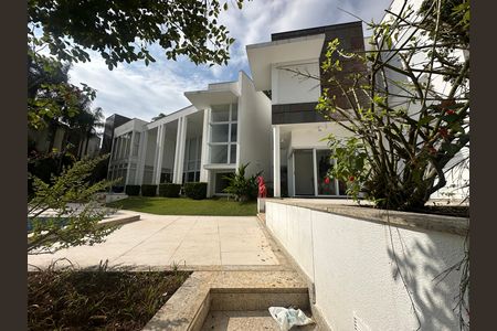 Casa de condomínio à venda com 936m², 4 quartos e 8 vagasÁrea externa