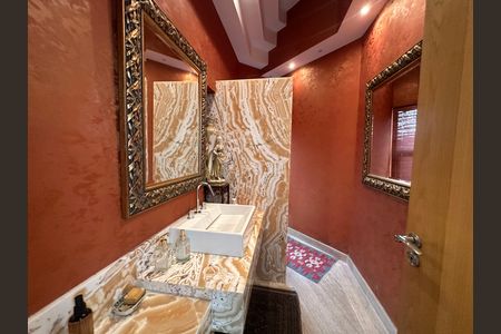 Casa de condomínio à venda com 936m², 4 quartos e 8 vagasLavabo