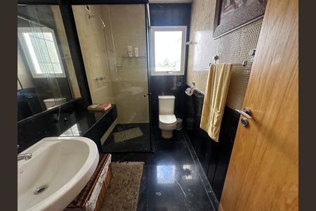Casa de condomínio à venda com 936m², 4 quartos e 8 vagasBanheiro da Suíte 3