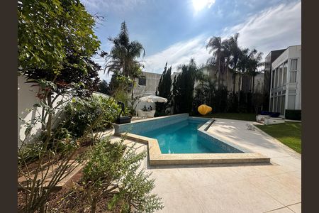 Casa de condomínio à venda com 936m², 4 quartos e 8 vagasPiscina
