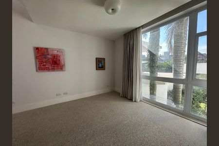 Casa de condomínio à venda com 936m², 4 quartos e 8 vagasSuíte 2