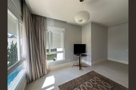 Casa de condomínio à venda com 936m², 4 quartos e 8 vagasSuíte 3