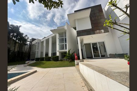 Casa de condomínio à venda com 936m², 4 quartos e 8 vagasÁrea externa