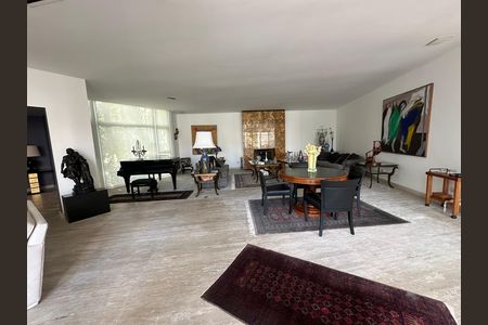 Casa de condomínio à venda com 936m², 4 quartos e 8 vagasSala