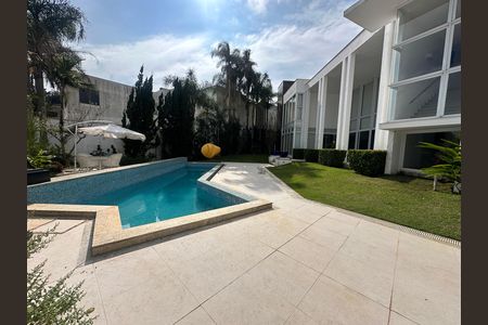 Casa de condomínio à venda com 936m², 4 quartos e 8 vagasPiscina