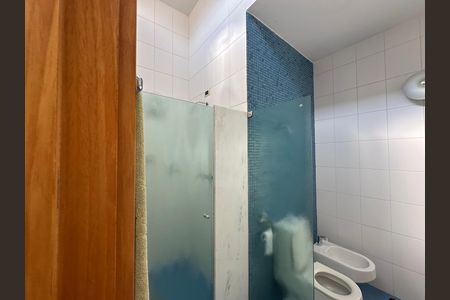 Casa de condomínio à venda com 936m², 4 quartos e 8 vagasBanheiro da Suíte 2