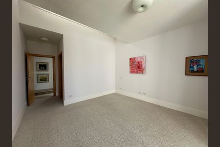 Casa de condomínio à venda com 936m², 4 quartos e 8 vagasSuíte 2