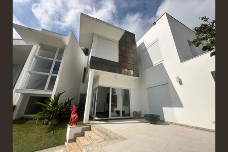 Casa de condomínio à venda com 936m², 4 quartos e 8 vagasÁrea externa