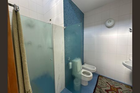 Casa de condomínio à venda com 936m², 4 quartos e 8 vagasBanheiro da Suíte 2