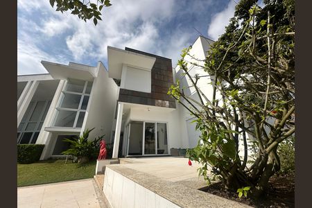 Casa de condomínio à venda com 936m², 4 quartos e 8 vagasÁrea externa