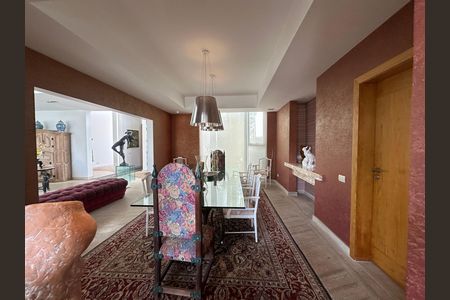 Casa de condomínio à venda com 936m², 4 quartos e 8 vagasSala de Jantar