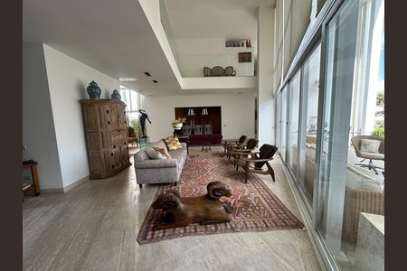 Casa de condomínio à venda com 936m², 4 quartos e 8 vagasSala