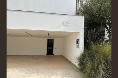 Casa de condomínio à venda com 936m², 4 quartos e 8 vagasFachada