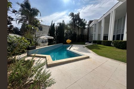Casa de condomínio à venda com 936m², 4 quartos e 8 vagasPiscina