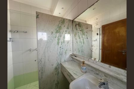 Casa de condomínio à venda com 936m², 4 quartos e 8 vagasBanheiro da Suíte 4
