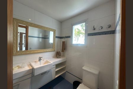 Casa de condomínio à venda com 936m², 4 quartos e 8 vagasBanheiro