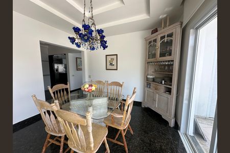 Casa de condomínio à venda com 936m², 4 quartos e 8 vagasCopa