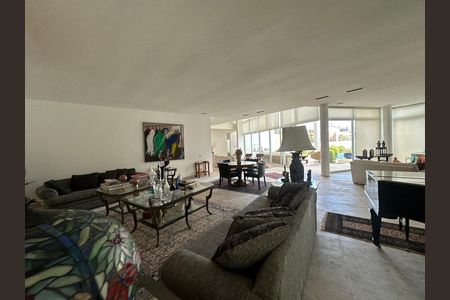 Casa de condomínio à venda com 936m², 4 quartos e 8 vagasSala