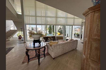Casa de condomínio à venda com 936m², 4 quartos e 8 vagasSala