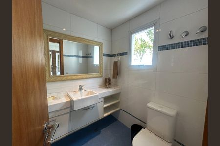 Casa de condomínio à venda com 936m², 4 quartos e 8 vagasBanheiro
