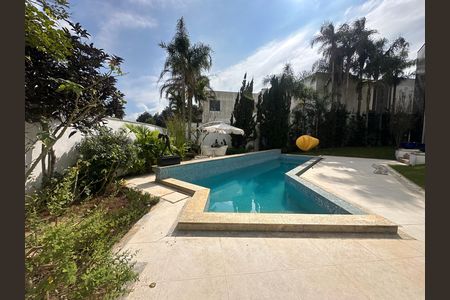 Casa de condomínio à venda com 936m², 4 quartos e 8 vagasPiscina