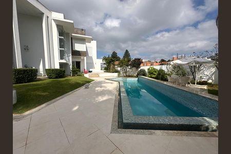 Casa de condomínio à venda com 936m², 4 quartos e 8 vagasPiscina