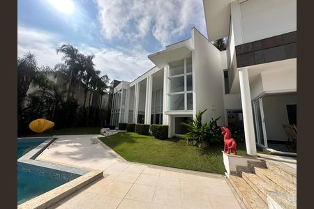 Casa de condomínio à venda com 936m², 4 quartos e 8 vagasÁrea externa