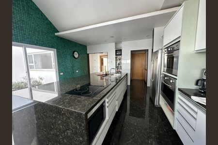Casa de condomínio à venda com 936m², 4 quartos e 8 vagasCozinha