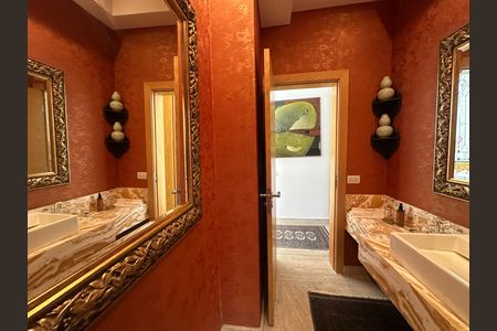 Casa de condomínio à venda com 936m², 4 quartos e 8 vagasLavabo