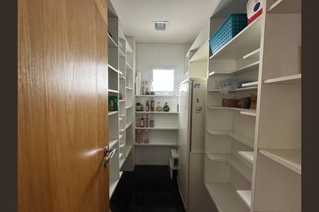 Casa de condomínio à venda com 936m², 4 quartos e 8 vagasDespensa