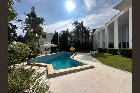 Casa de condomínio à venda com 936m², 4 quartos e 8 vagasPiscina