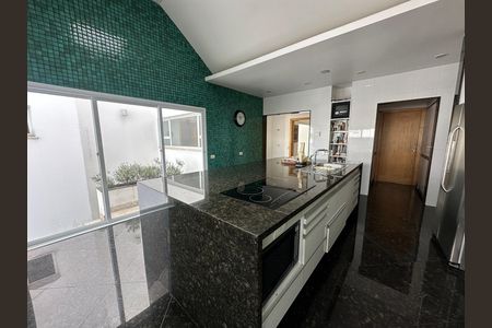 Casa de condomínio à venda com 936m², 4 quartos e 8 vagasCozinha