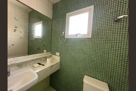 Casa de condomínio à venda com 936m², 4 quartos e 8 vagasBanheiro da Suíte 4