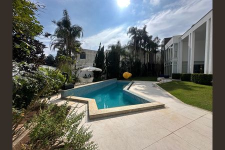 Casa de condomínio à venda com 936m², 4 quartos e 8 vagasPiscina