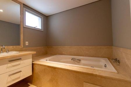 Apartamento para alugar com 390m², 4 quartos e 3 vagas Apartamento para alugar com 390m², 4 quartos e 3 vagasBanheiro da Suíte 2