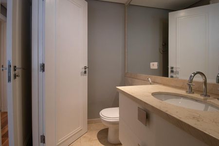 Apartamento para alugar com 390m², 4 quartos e 3 vagas Apartamento para alugar com 390m², 4 quartos e 3 vagasBanheiro da Suíte 4