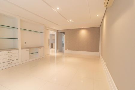 Apartamento para alugar com 390m², 4 quartos e 3 vagas Apartamento para alugar com 390m², 4 quartos e 3 vagasSala de TV