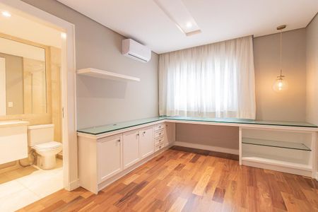 Apartamento para alugar com 390m², 4 quartos e 3 vagas Apartamento para alugar com 390m², 4 quartos e 3 vagasQuarto 1 Suite