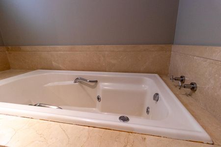 Apartamento para alugar com 390m², 4 quartos e 3 vagas Apartamento para alugar com 390m², 4 quartos e 3 vagasBanheiro da Suíte 2