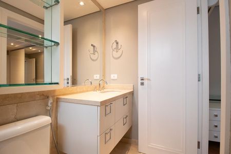 Apartamento para alugar com 390m², 4 quartos e 3 vagas Apartamento para alugar com 390m², 4 quartos e 3 vagasBanheiro da Suíte 3